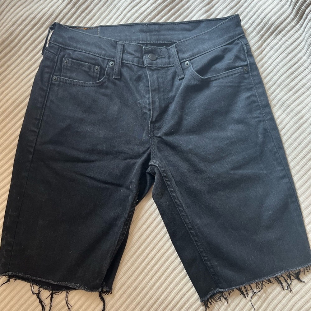 Men’s Levi’s cutoff black denim shorts